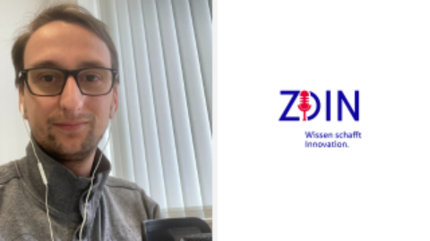 Ein rundes Bild von einem Mann mit Kopfhörern.